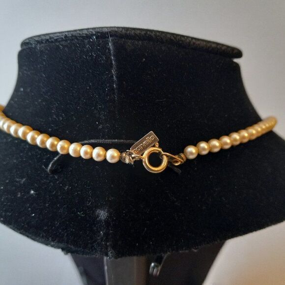 Vintage  Marvella faux Graduated Pearl Necklace - Picture 3 of 6
